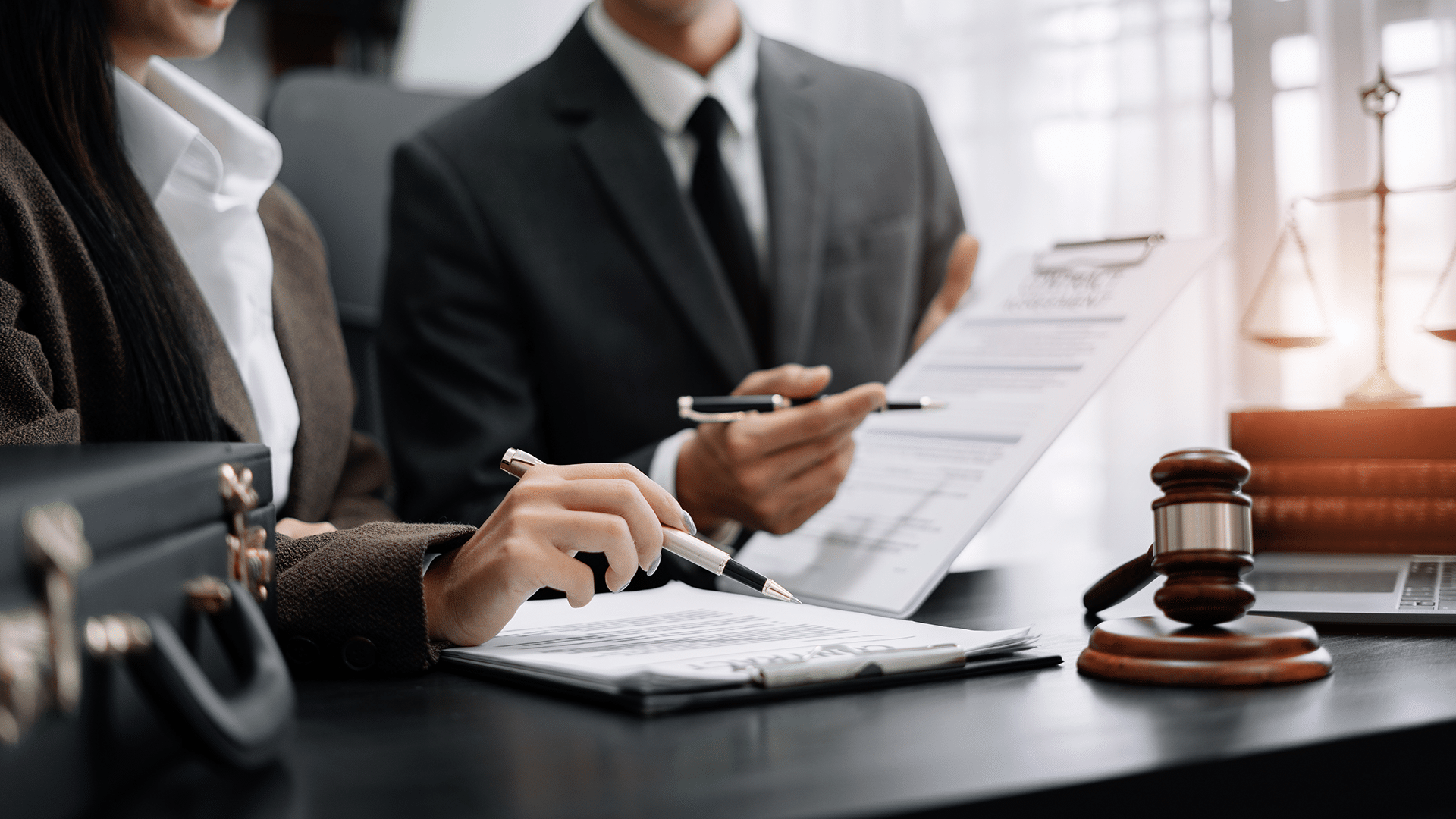 企業法務の業務内容は?法務部の役割や仕事、必要なスキルを解説